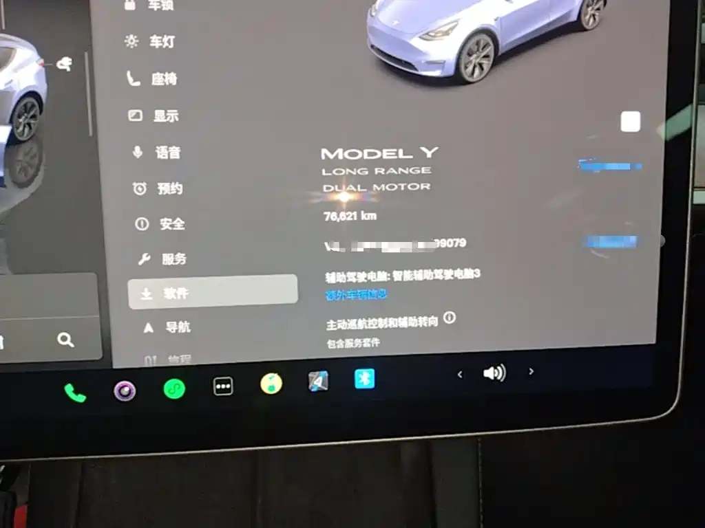 Tesla Model Y — миниатюра 12