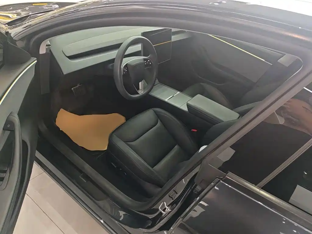 Tesla Model 3 — миниатюра 16