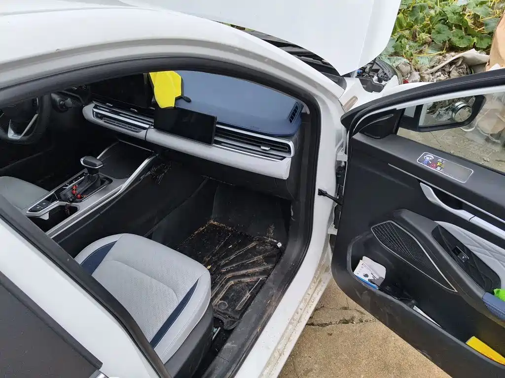 Geely Emgrand — миниатюра 20
