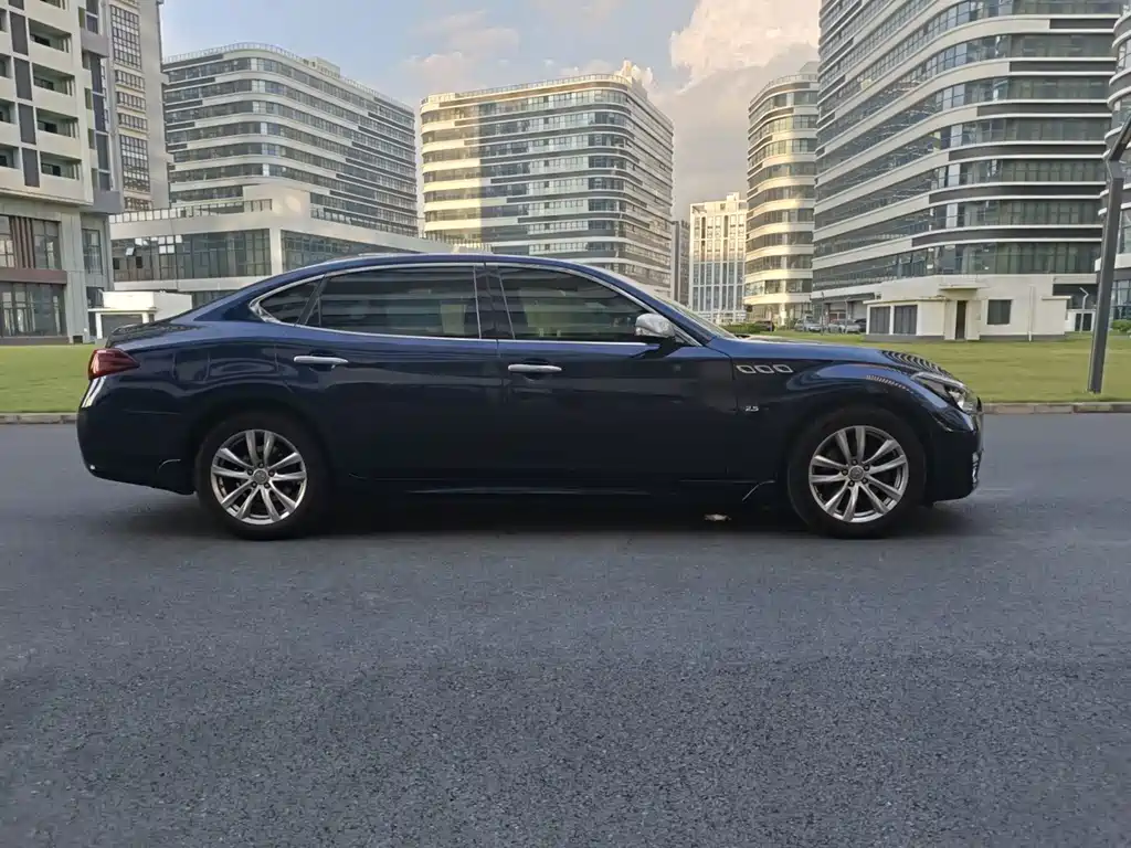 Infiniti Q70 — миниатюра 4