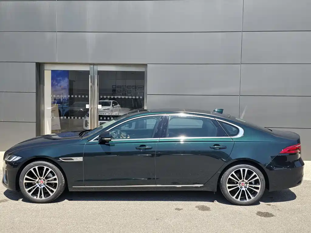 Jaguar XFL 2025 2.0T P250 Premium Luxury