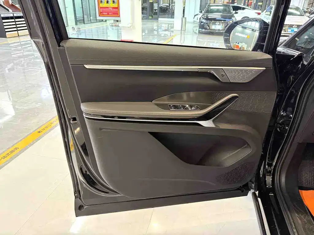 SAIC MAXUS EVERYONE 7