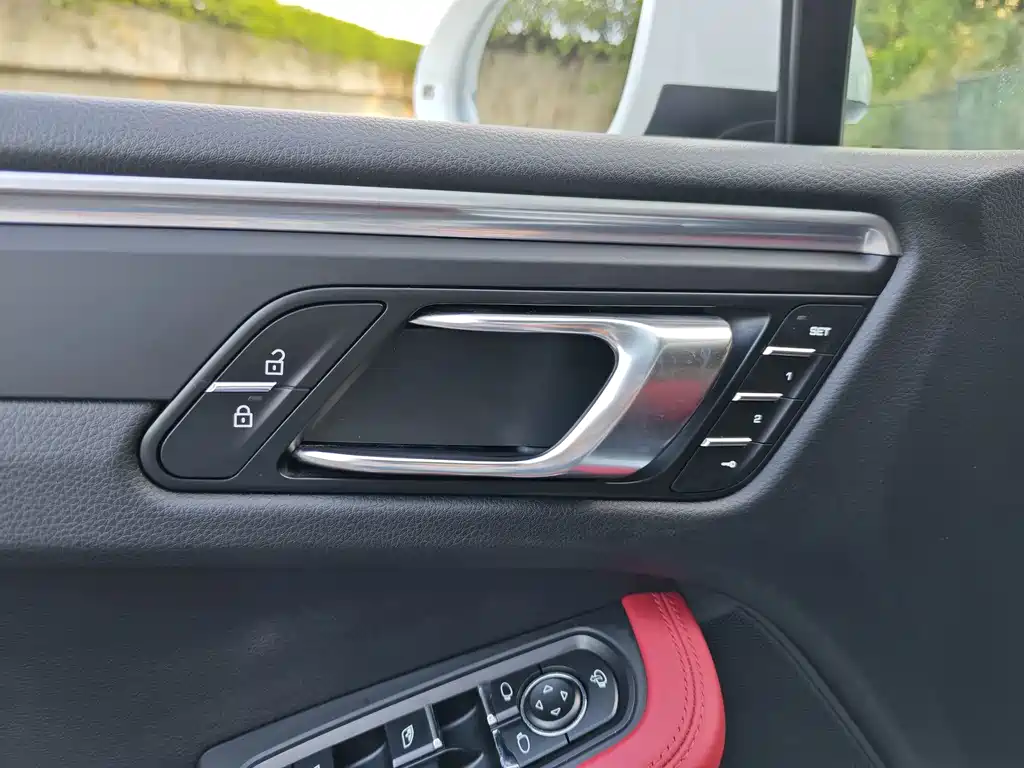Porsche Macan — миниатюра 19