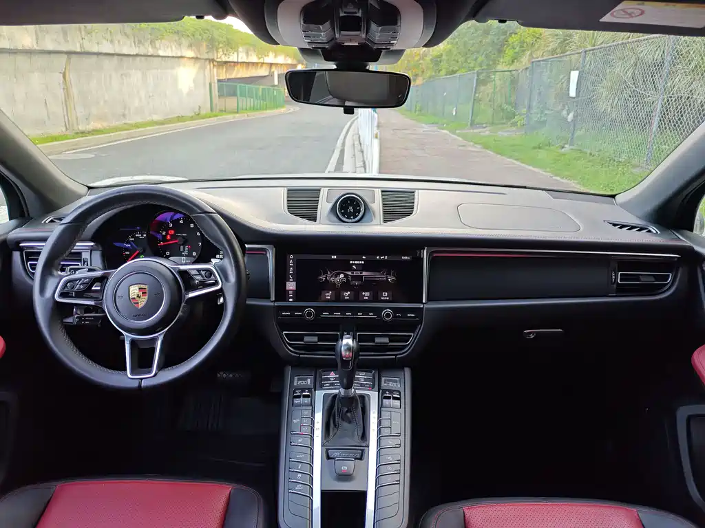 Porsche Macan — миниатюра 10