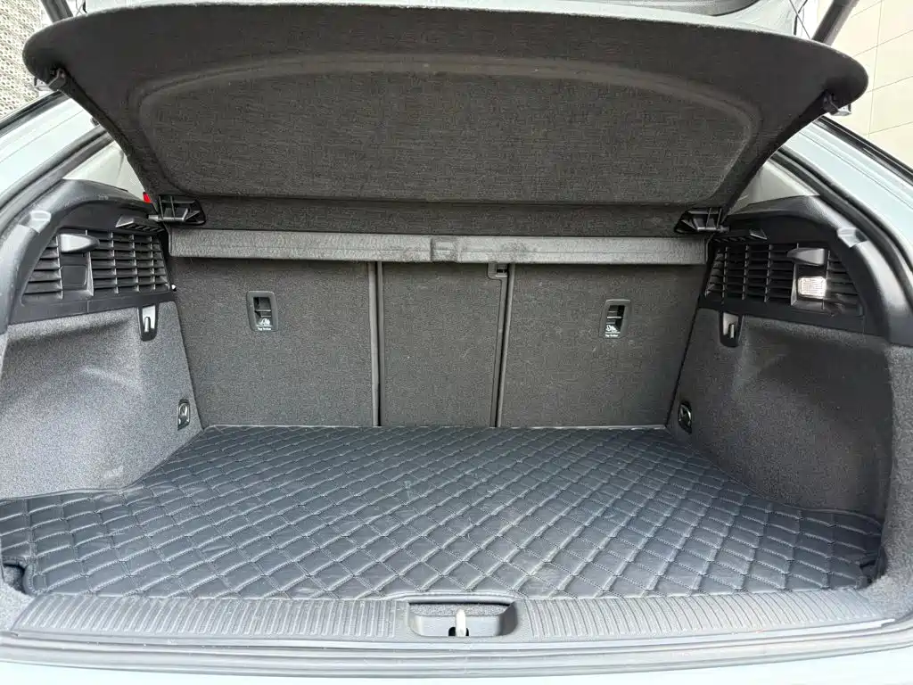 Audi Q2L e-tron — миниатюра 15
