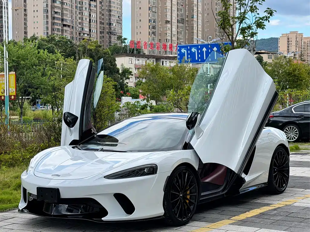 McLaren GT