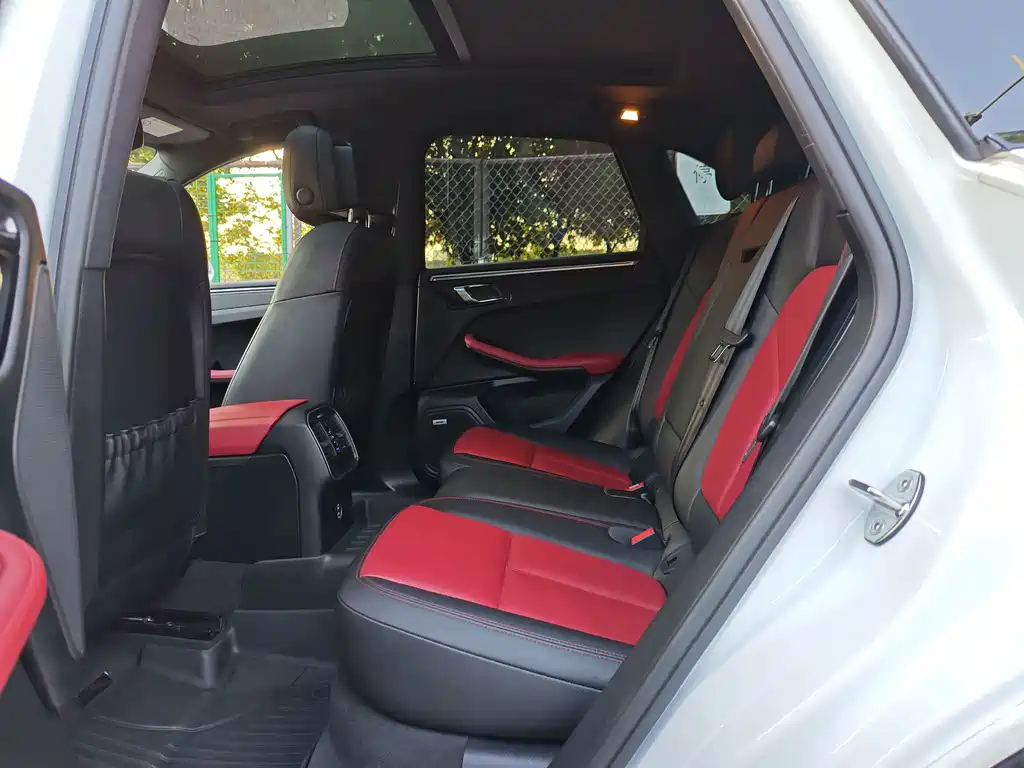 Porsche Macan — миниатюра 6