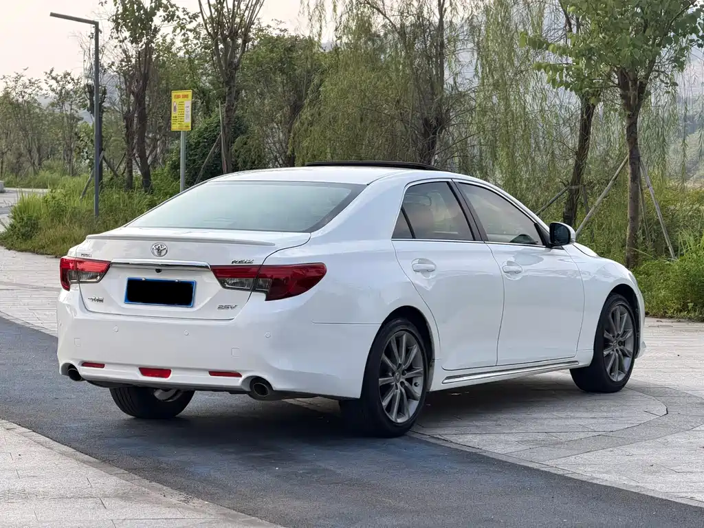 Toyota Reiz — миниатюра 13