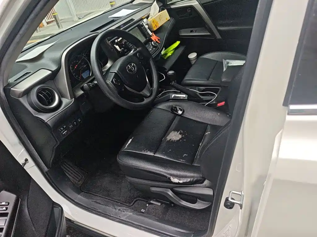 Toyota RAV4 — миниатюра 11