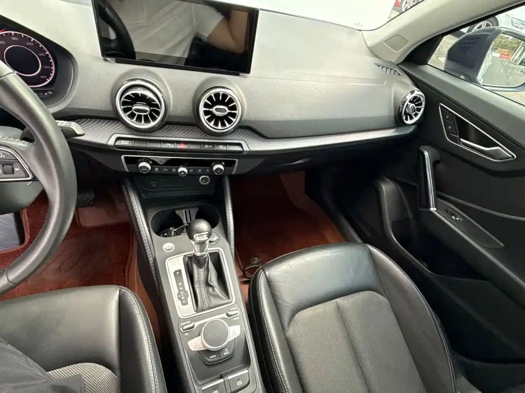 Audi Q2L e-tron — миниатюра 7