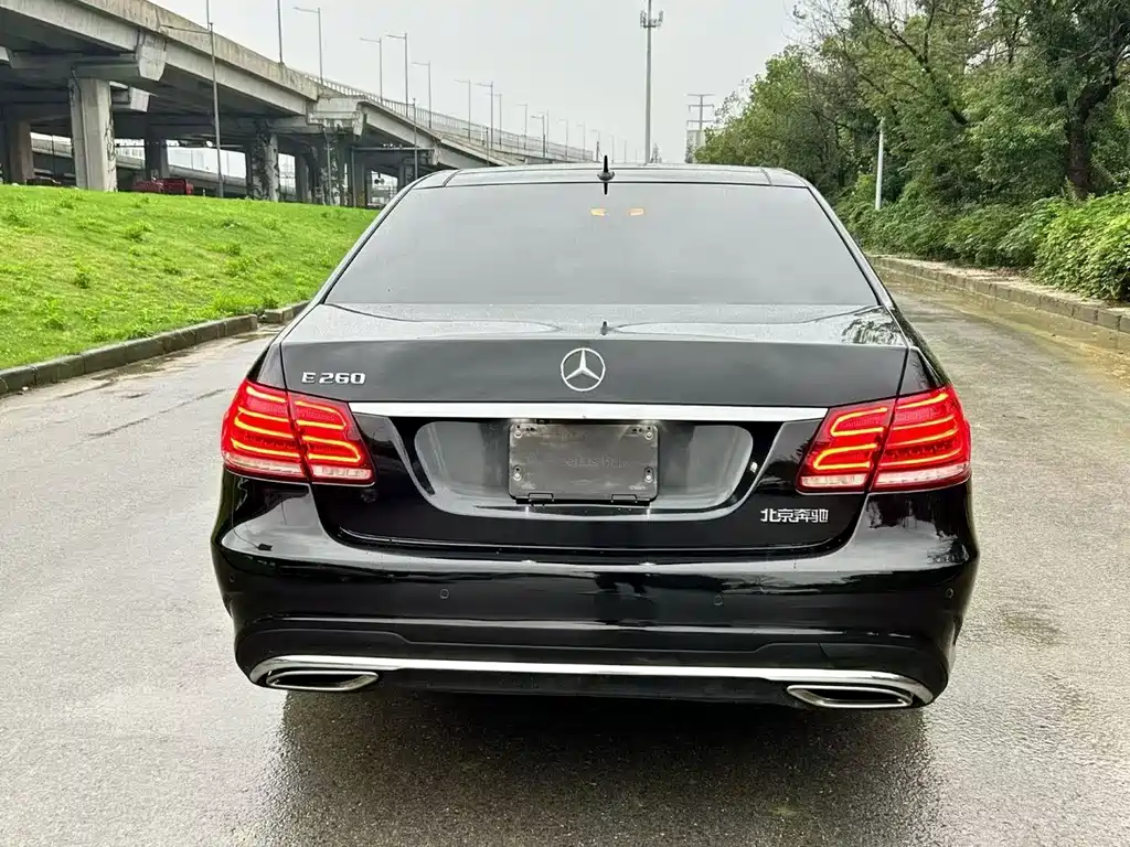 Mercedes-Benz E-Class — миниатюра 7