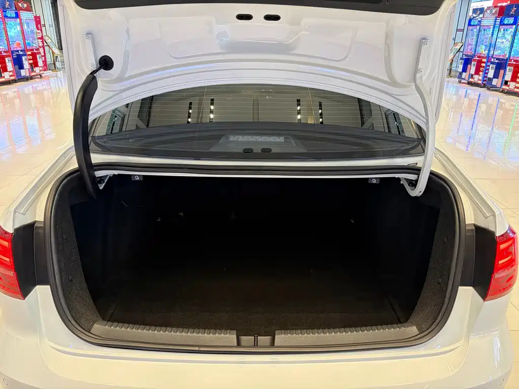 Volkswagen Sagitar — миниатюра 8