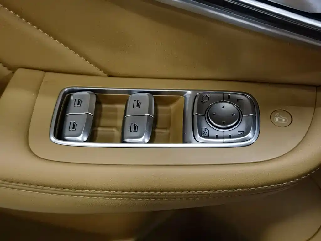 Roewe MARVEL X — миниатюра 9