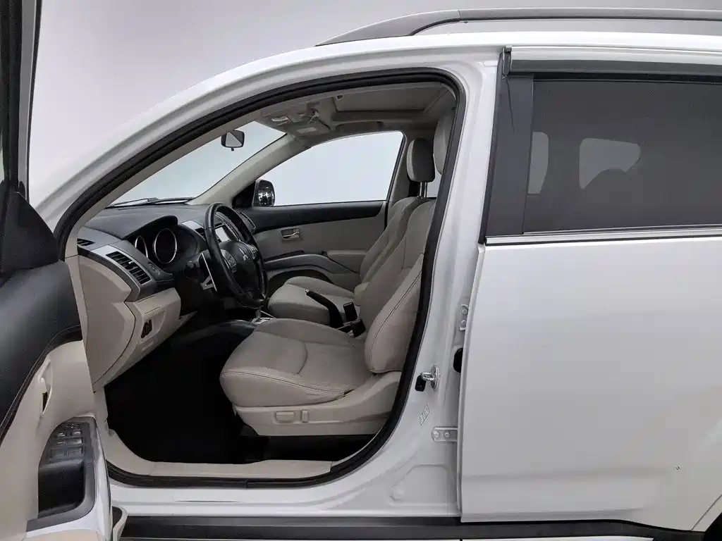Mitsubishi Outlander (Import) — миниатюра 10