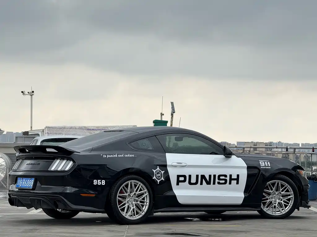 Ford Mustang — миниатюра 5