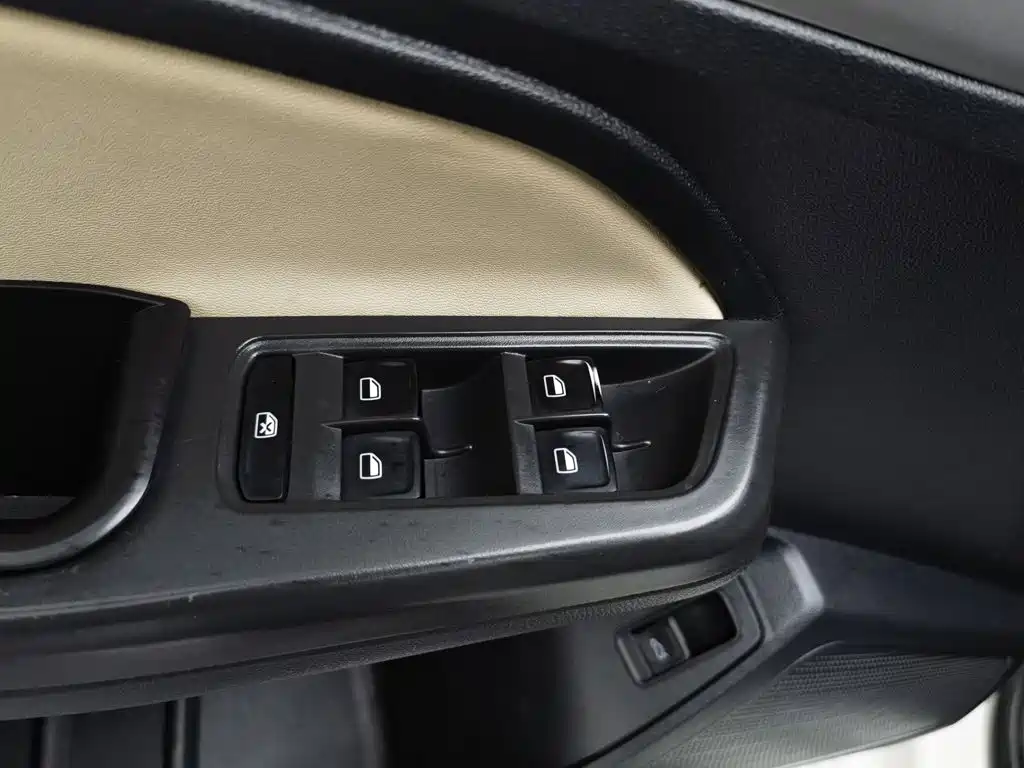 Volkswagen Lavida — миниатюра 9
