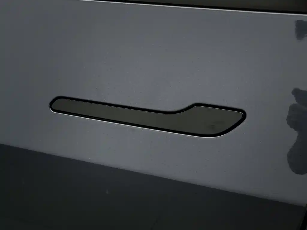 Tesla Model 3 — миниатюра 18