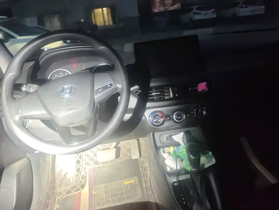 Hyundai Elantra — миниатюра 12