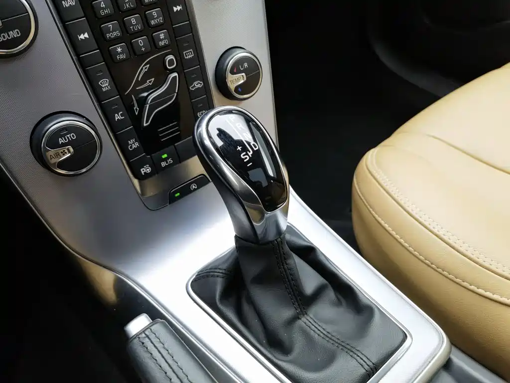 Volvo V40 — миниатюра 13