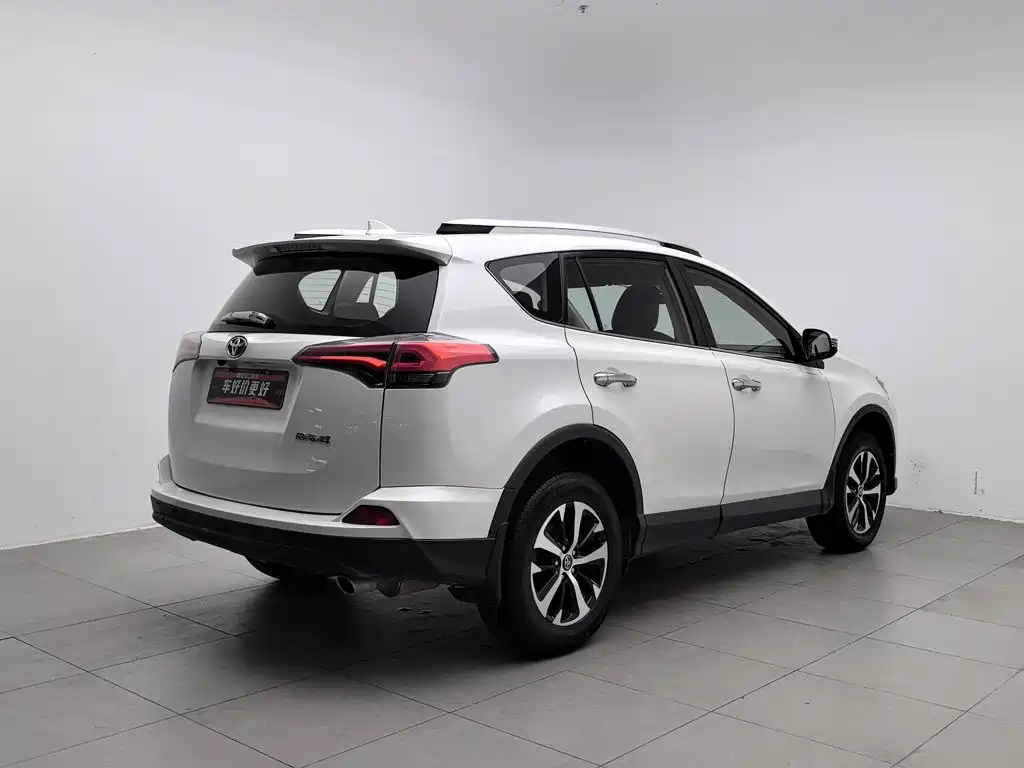 Toyota RAV4 — миниатюра 2