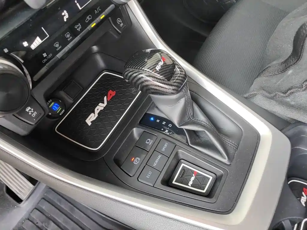 Toyota RAV4 — миниатюра 14