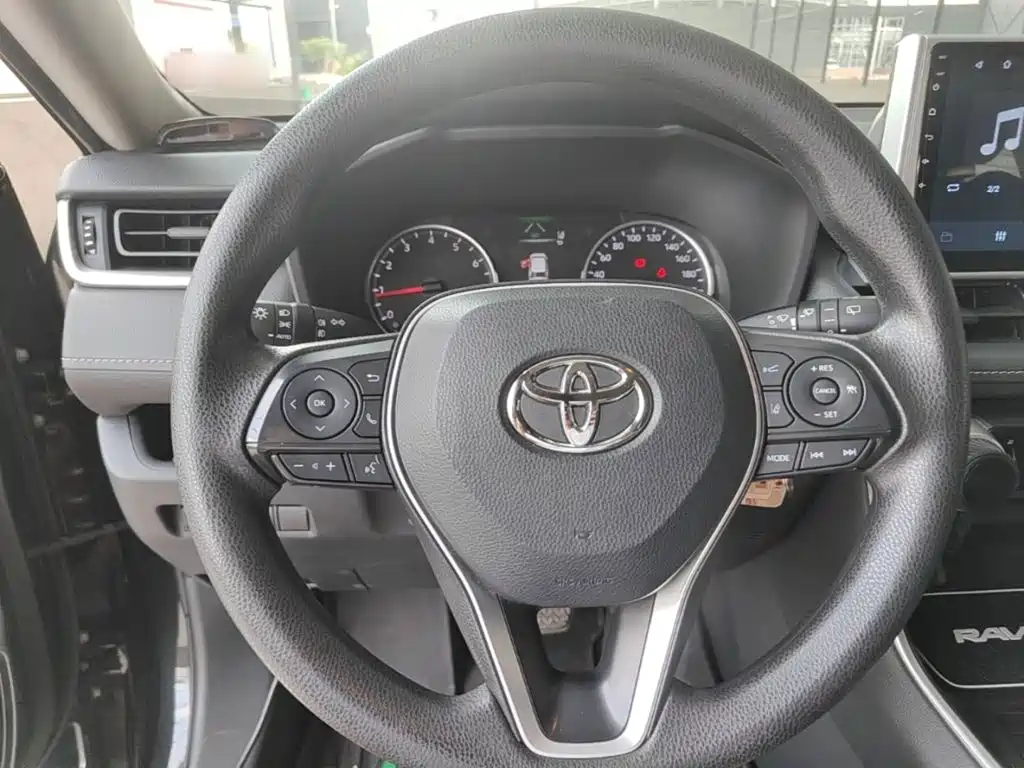 Toyota RAV4 — миниатюра 11