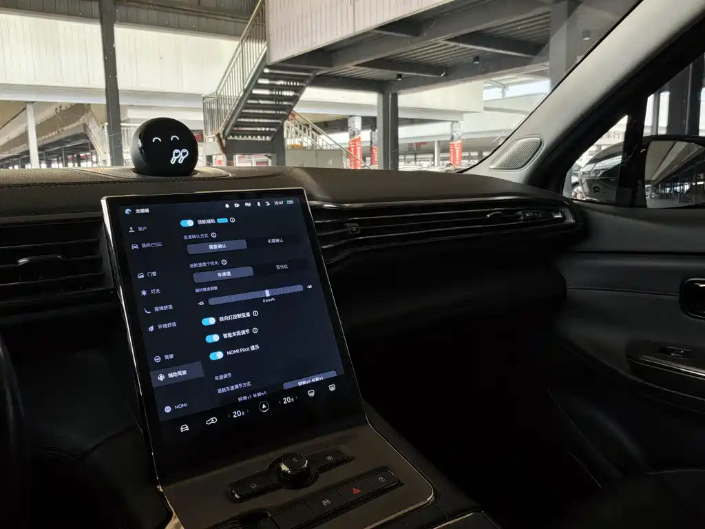 NIO ES6 — миниатюра 7