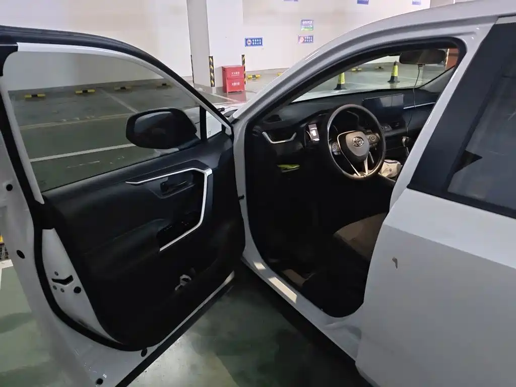 Toyota RAV4 — миниатюра 17