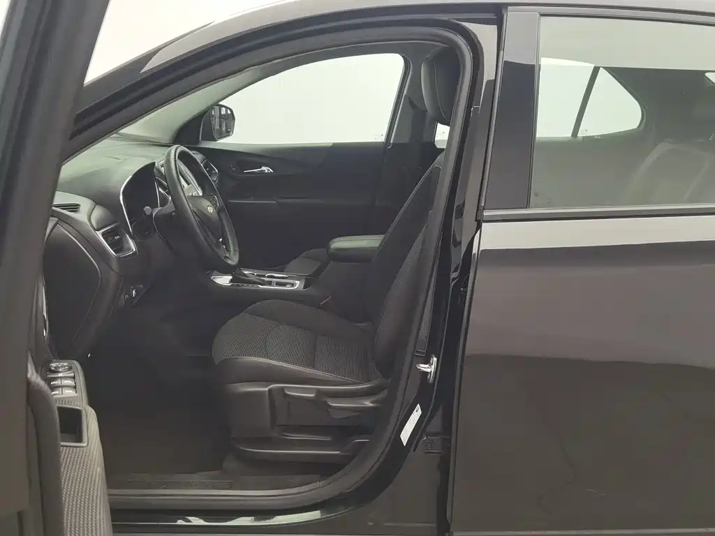 Chevrolet Equinox — миниатюра 10