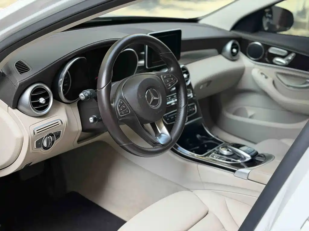 Mercedes-Benz C-Class — миниатюра 6
