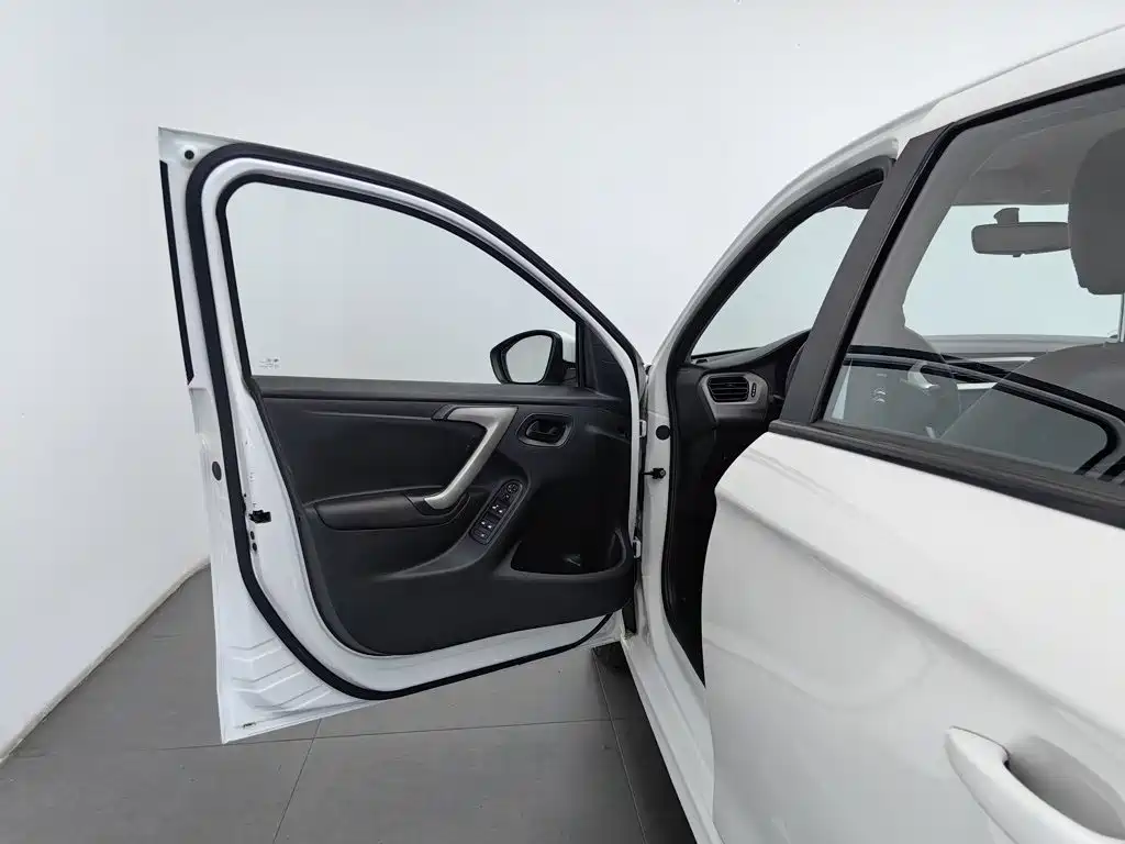 Citroen Elysee — миниатюра 8