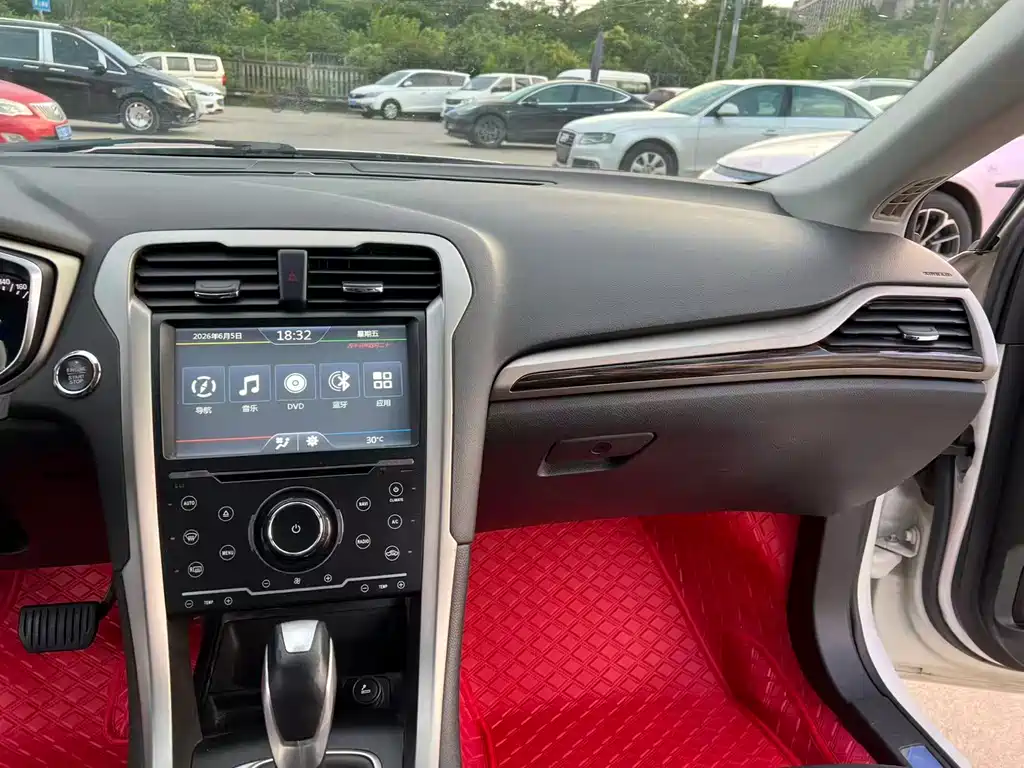 Ford Mondeo 2013 2.0L GTDi200 Fashion