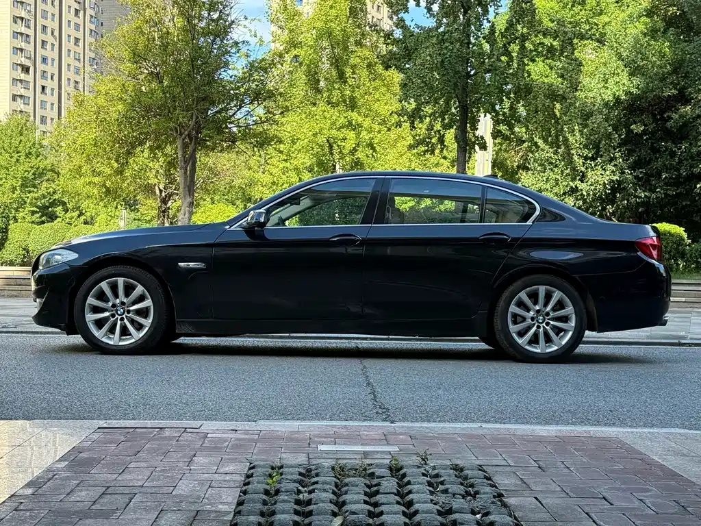 BMW 5 Series — миниатюра 4