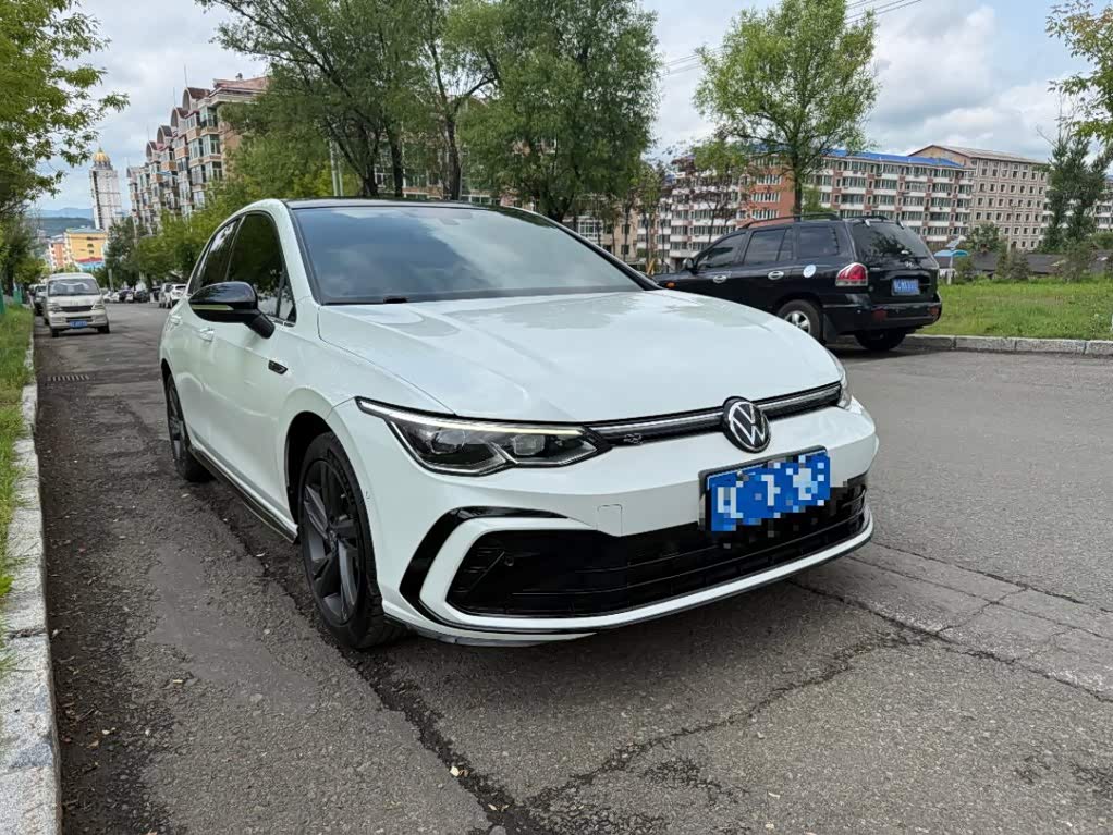 Volkswagen Golf 1.4 л 2023 г. Белый, пробег 40000 км