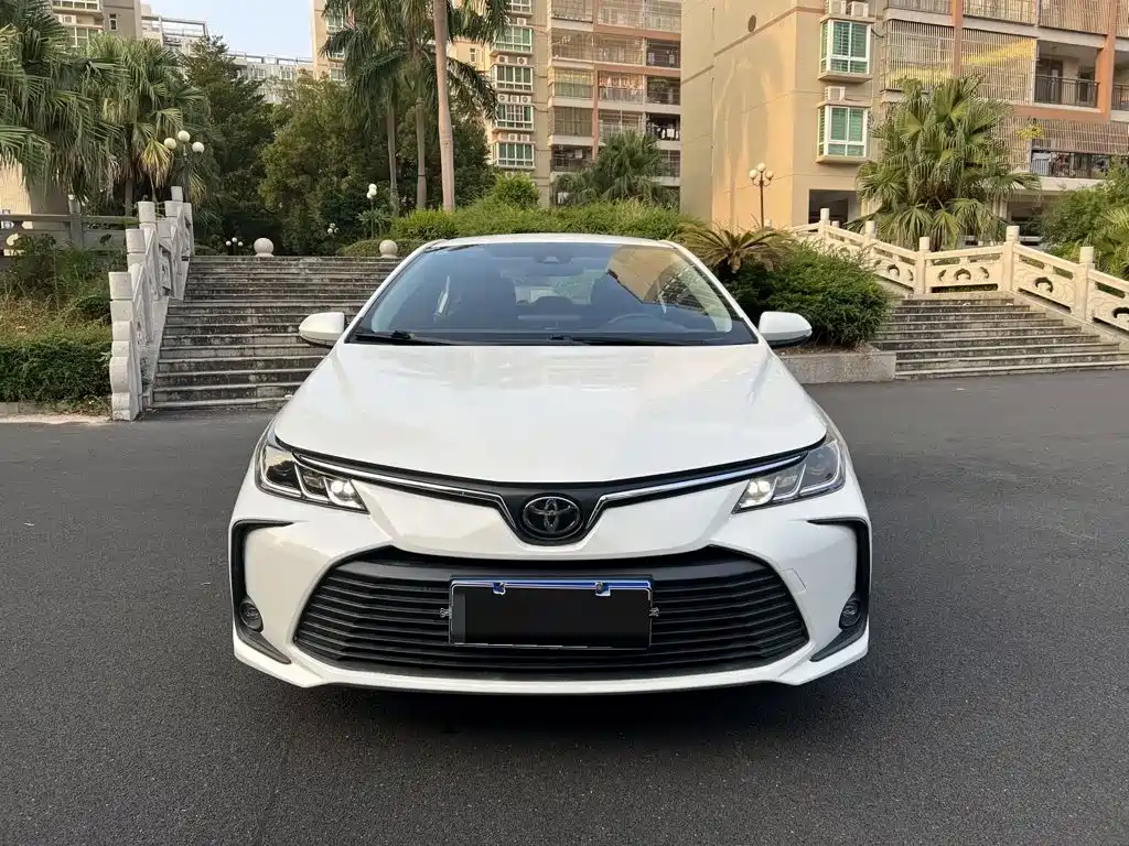 Toyota Corolla 2022 — фото 2