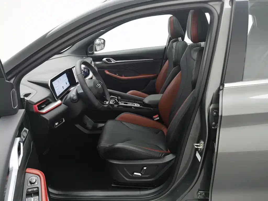 Geely Binyue — миниатюра 10