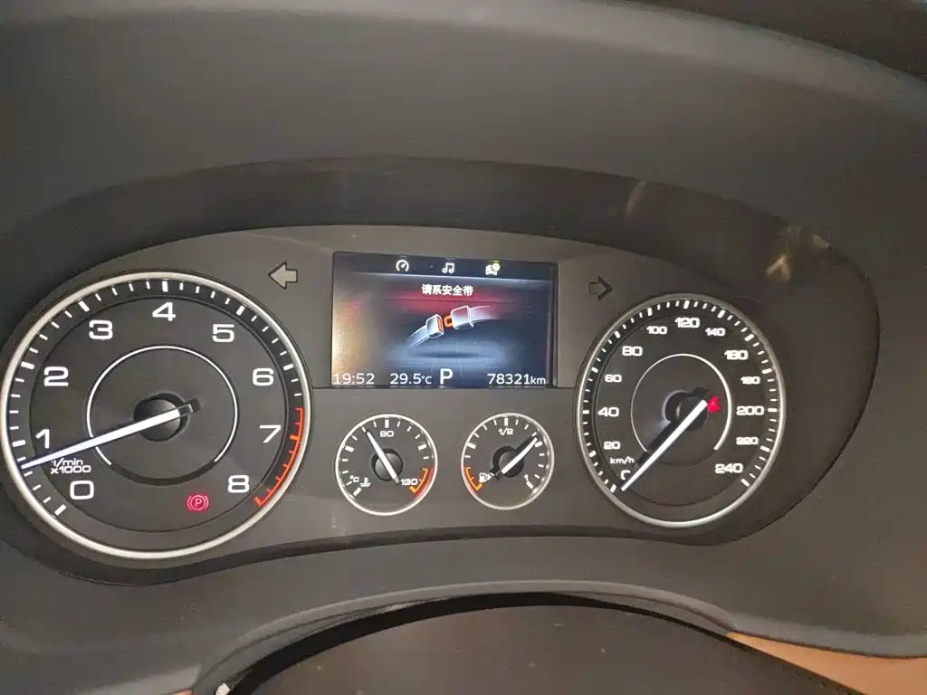 Borgward BX7 — миниатюра 12