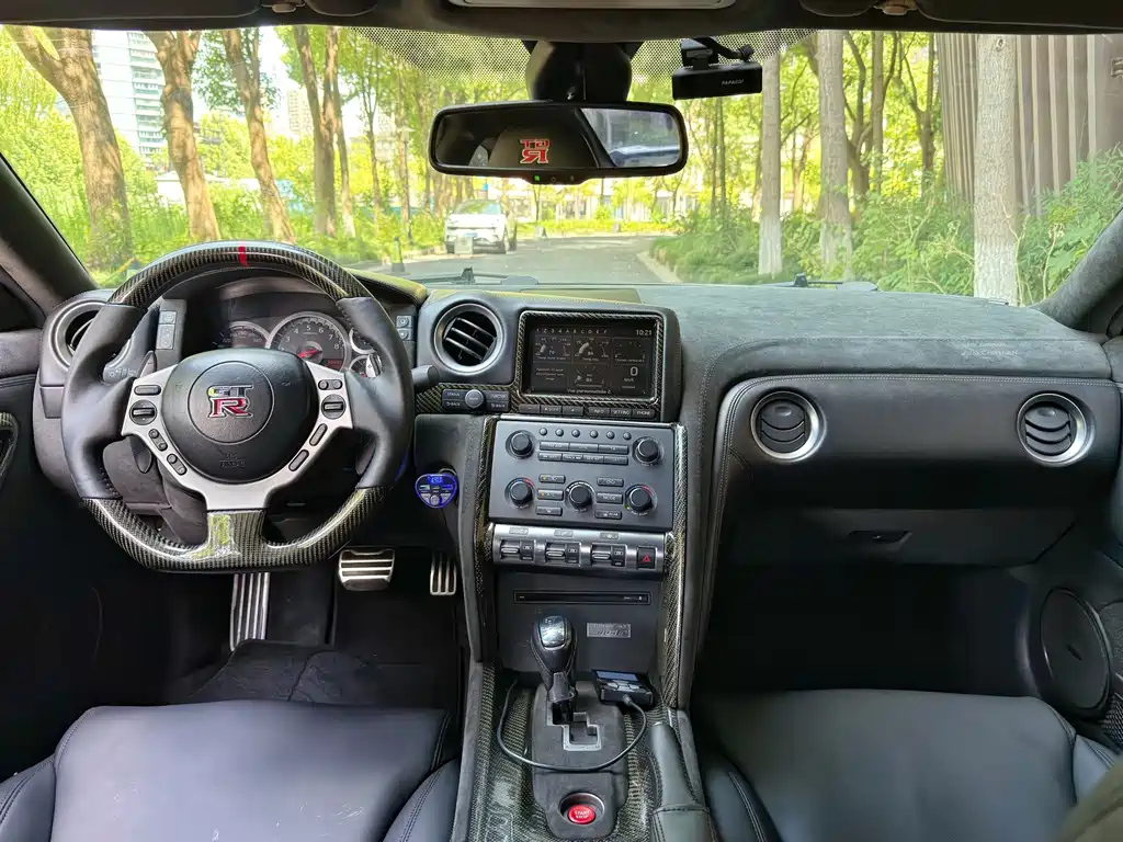 Nissan GT-R — миниатюра 13