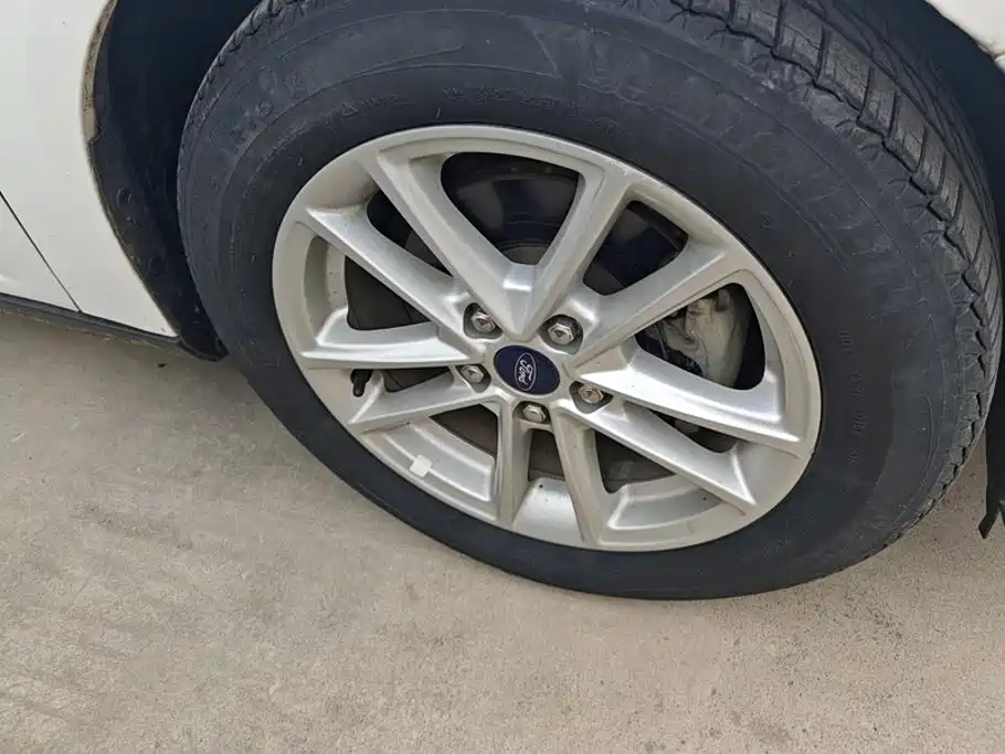 Ford Focus — миниатюра 6