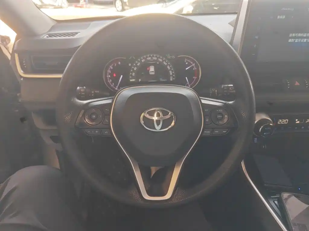Toyota RAV4 — миниатюра 11
