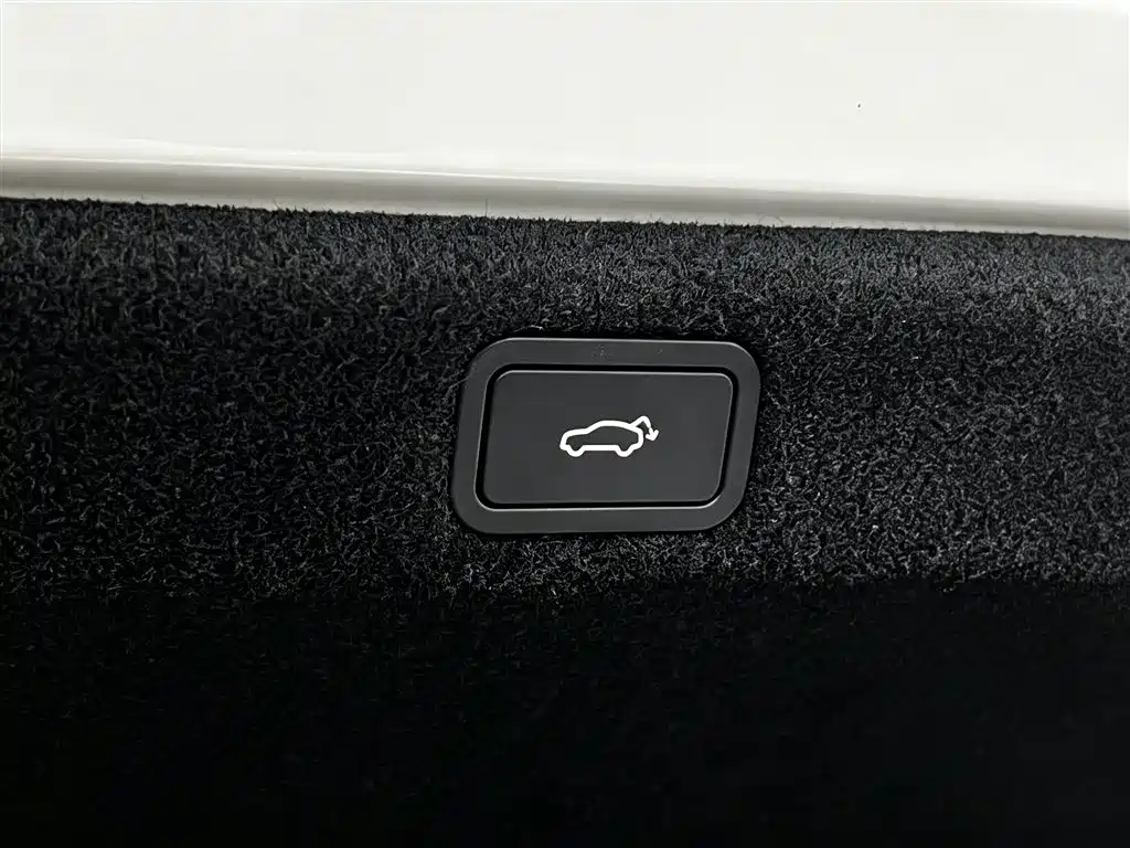 Lynk & Co 10 — миниатюра 17