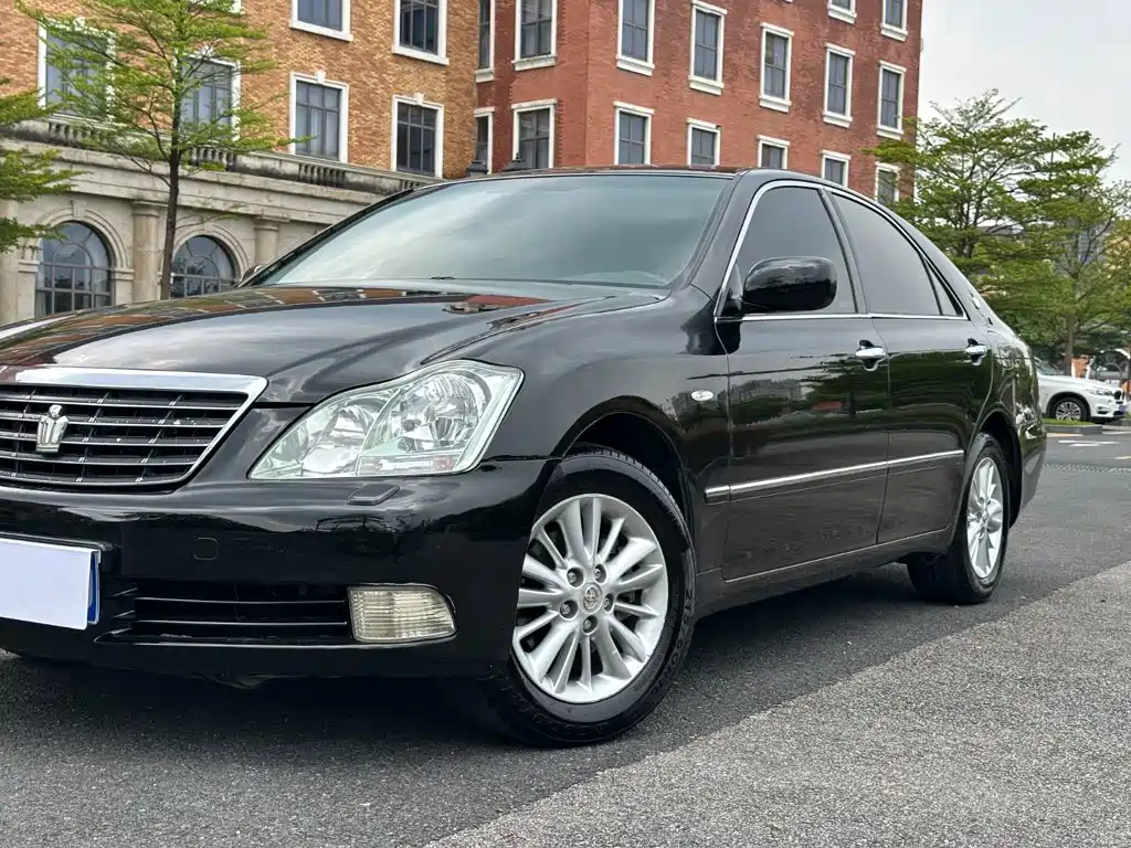 Toyota Crown — миниатюра 12