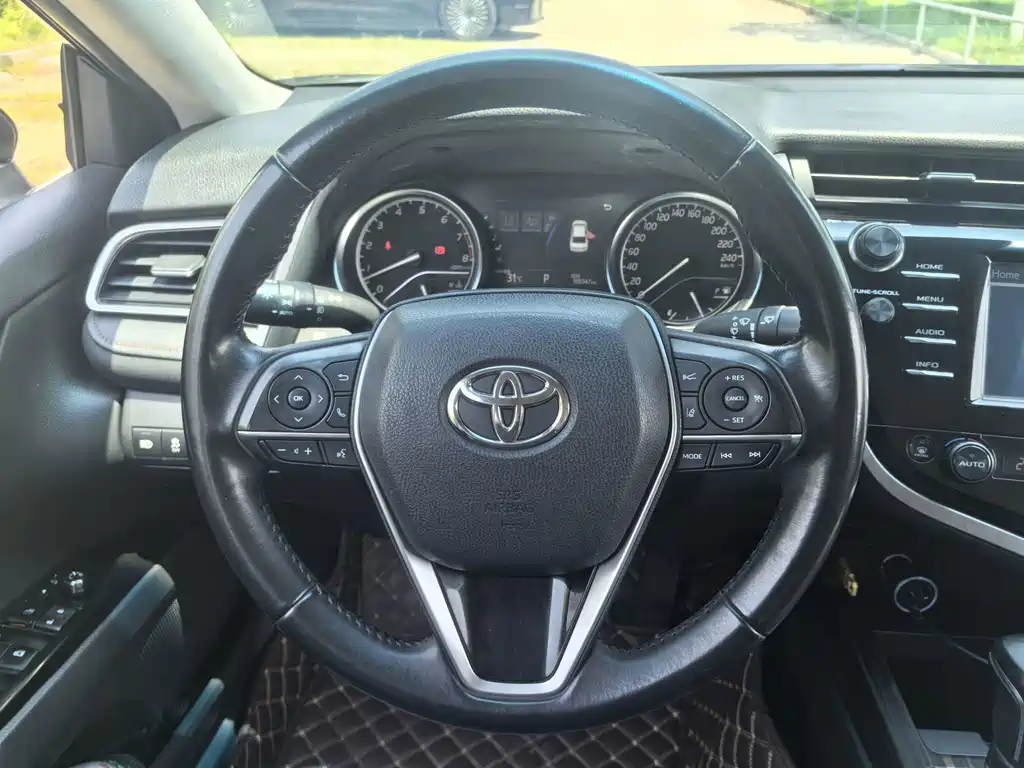 Toyota Camry — миниатюра 11