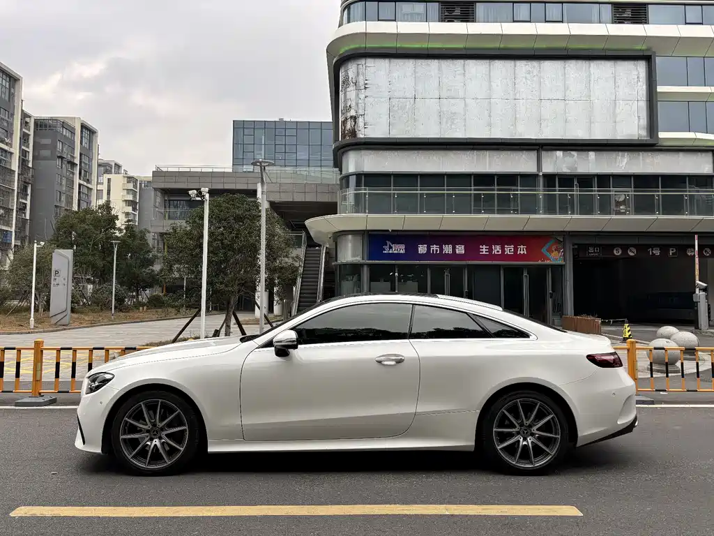 MERCEDES-BENZ E CLASS