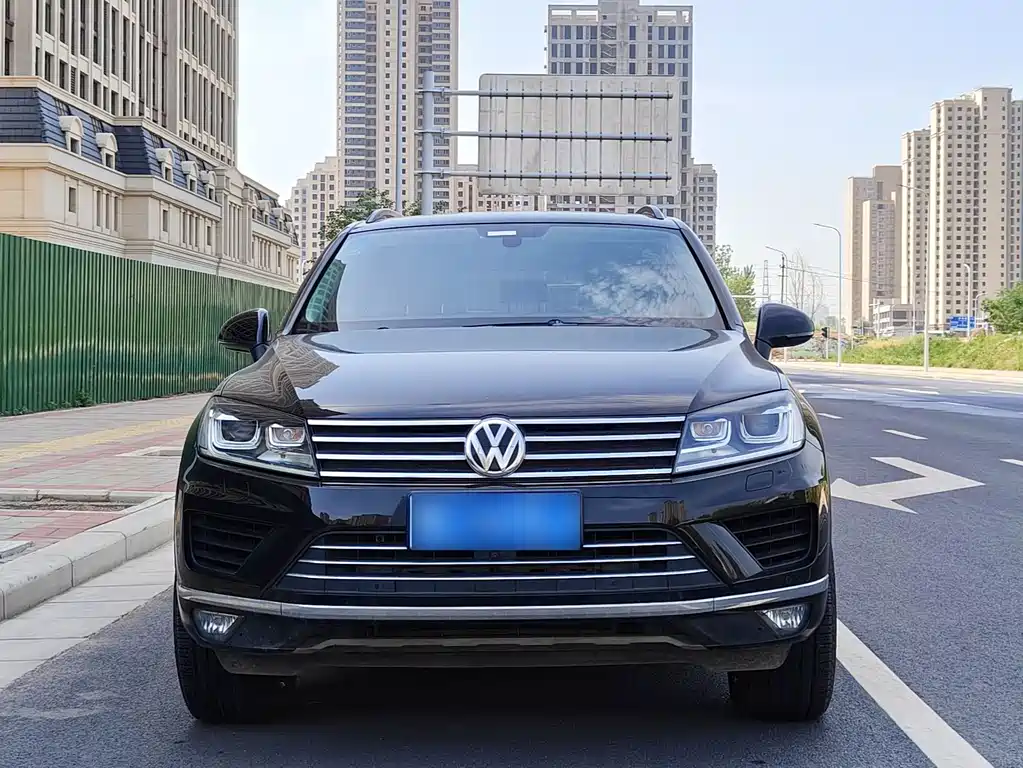 VOLKSWAGEN TOUAREG