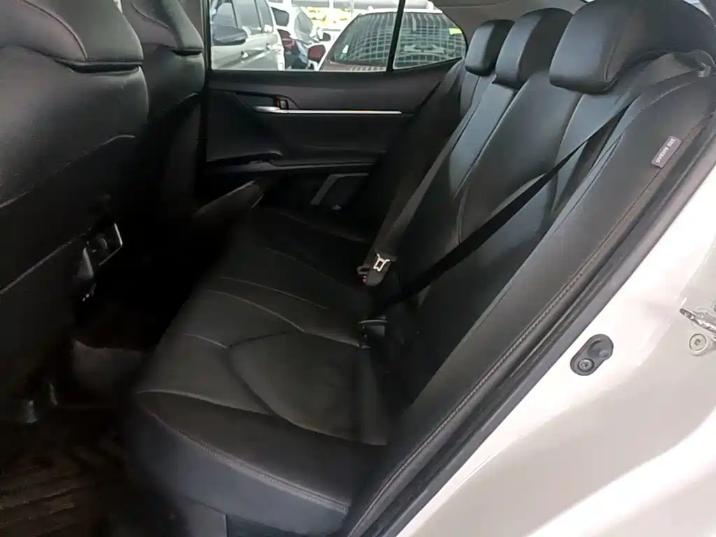 Toyota Camry — миниатюра 17