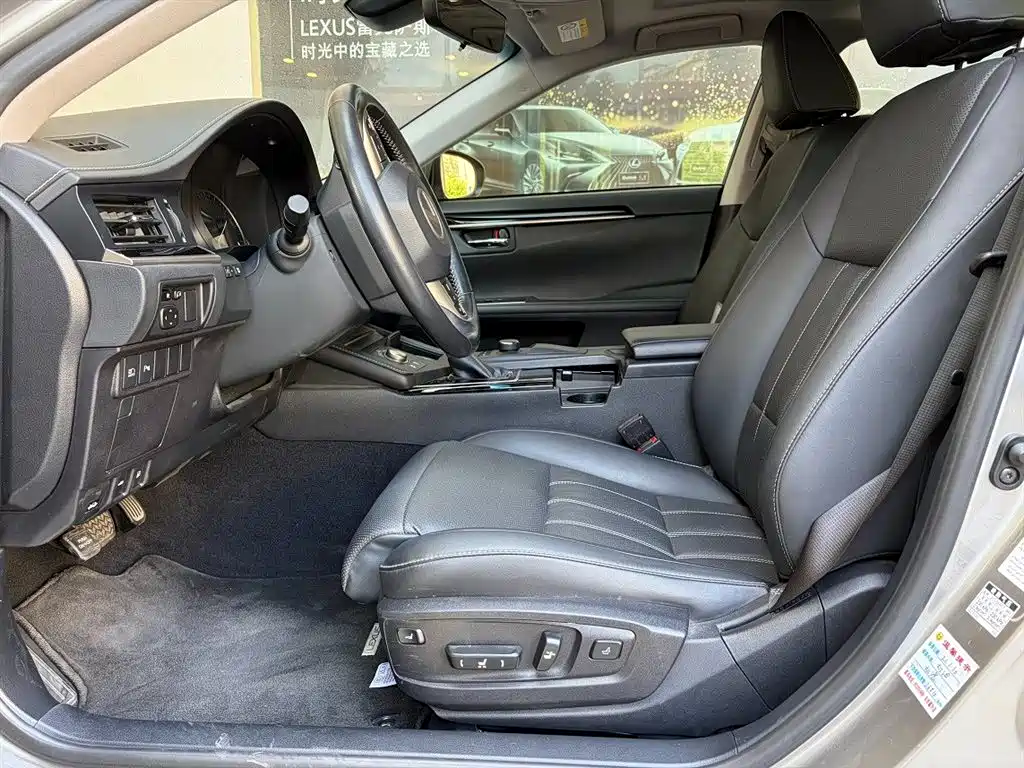 Lexus ES — миниатюра 10