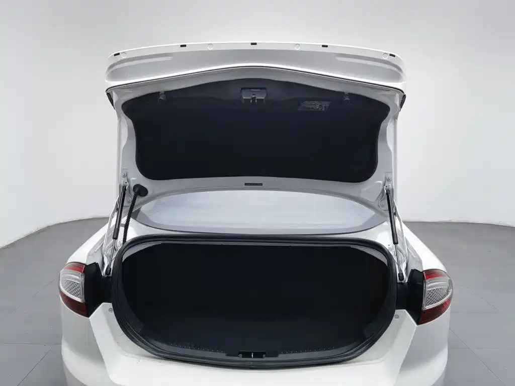 Ford Mondeo — миниатюра 16
