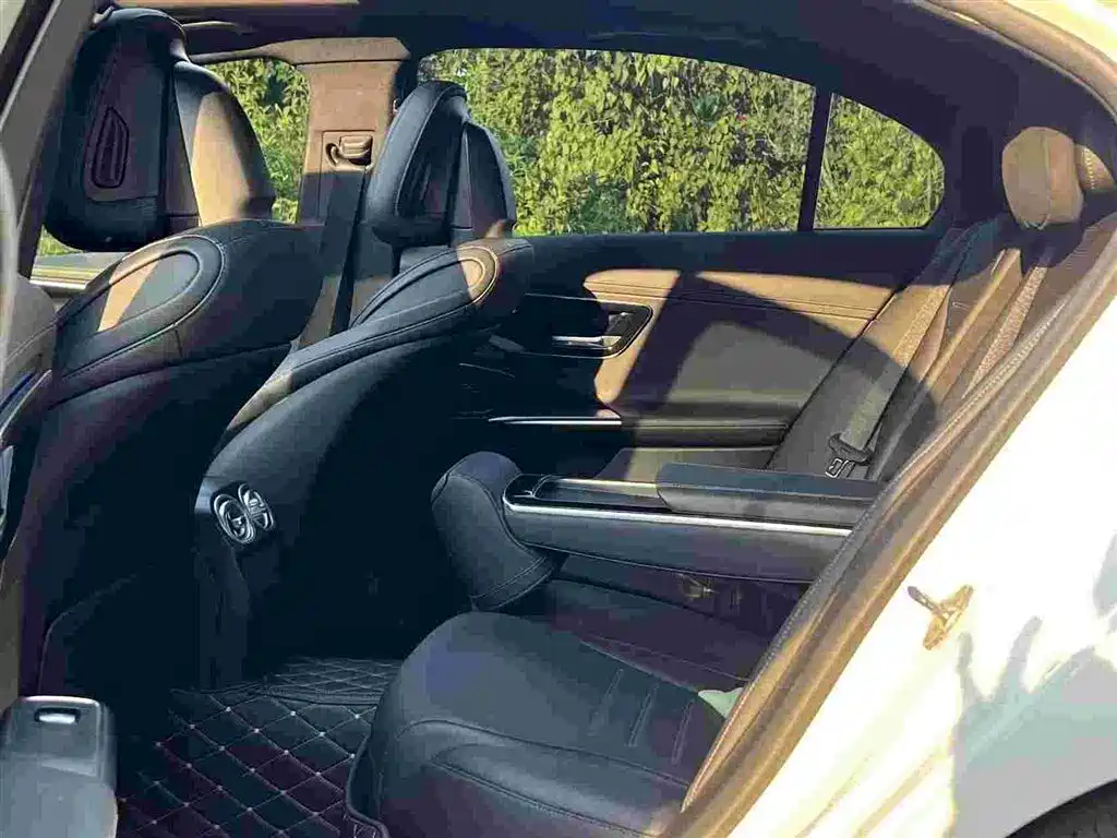 Mercedes-Benz C-Class — миниатюра 9