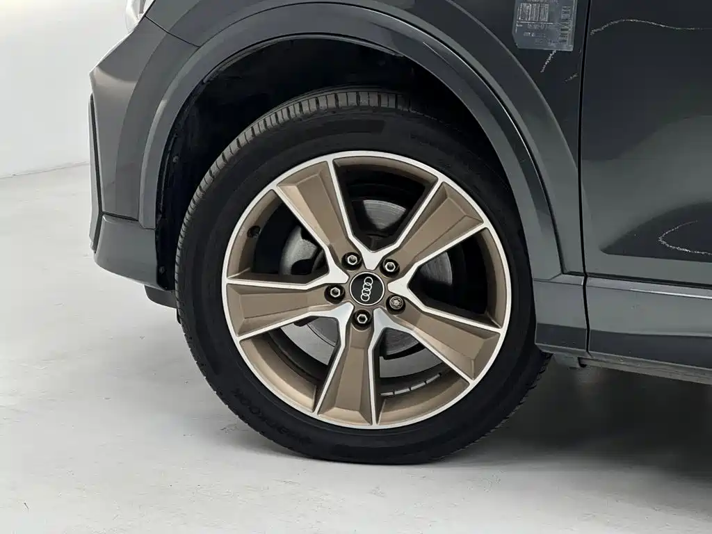 Audi Q2L 2022 — фото 15